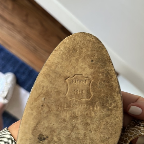 Stuart Weitzman Plainfield Pump - worn twice - Picture 8 of 11